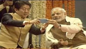 japan-modi-abe-selfie