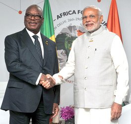 NEW DELHI, OCT 29 (UNI):-Prime Minister, Narendra Modi meeting the President of the Republic of Mali, Ibrahim Boubacar Keita(L), on the sidelines of the 3rd India Africa Forum Summit 2015, in New Delhi on Thursday.UNI PHOTO-62U